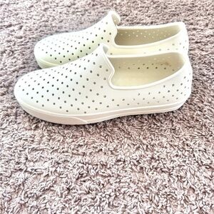 Bitis White Slip On Platform Shoes Sneakers Water Friendly Size 41 9 9.5 10